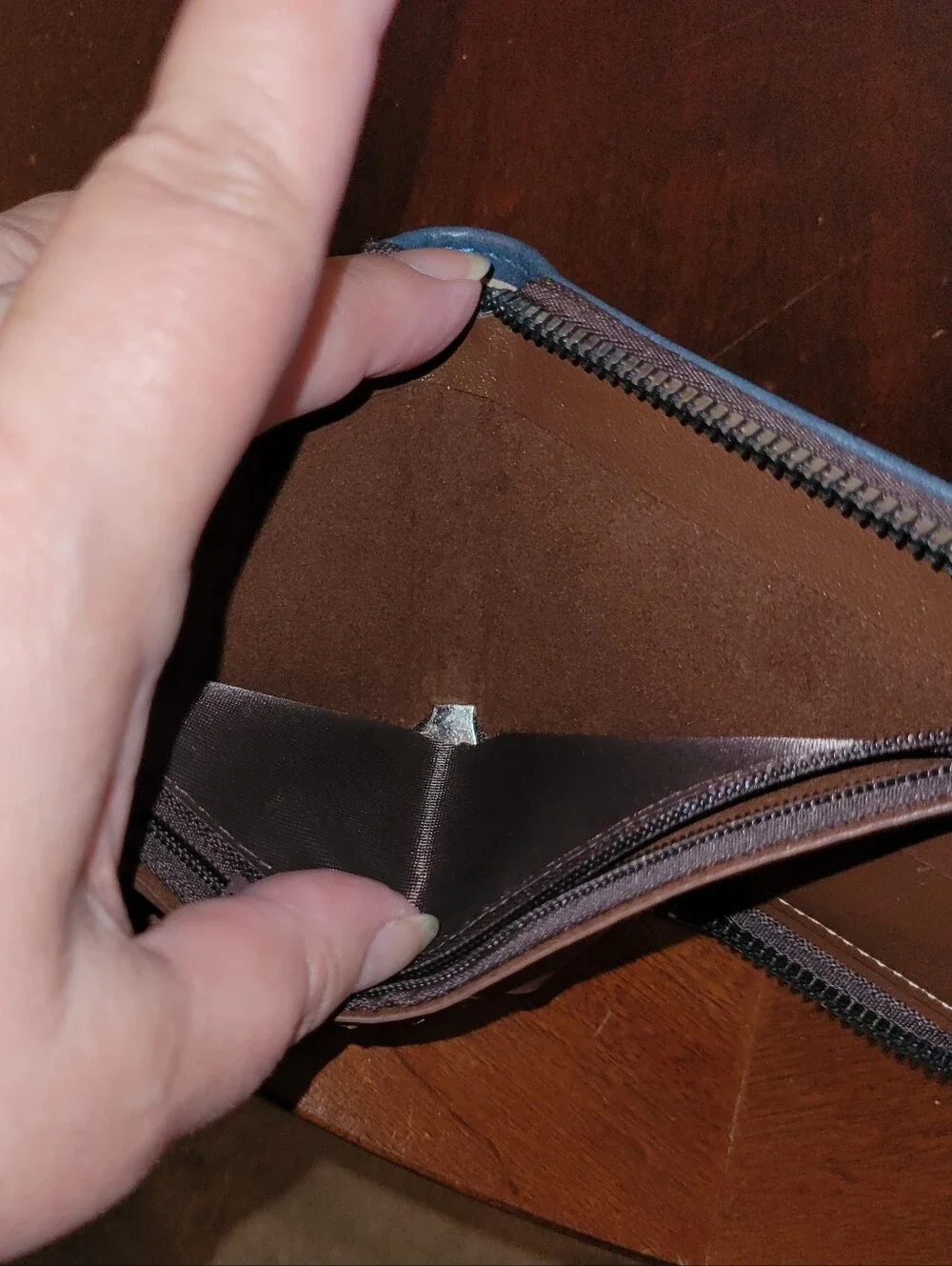 Carrken Style Leather Men’s Blue Zip Wallet.